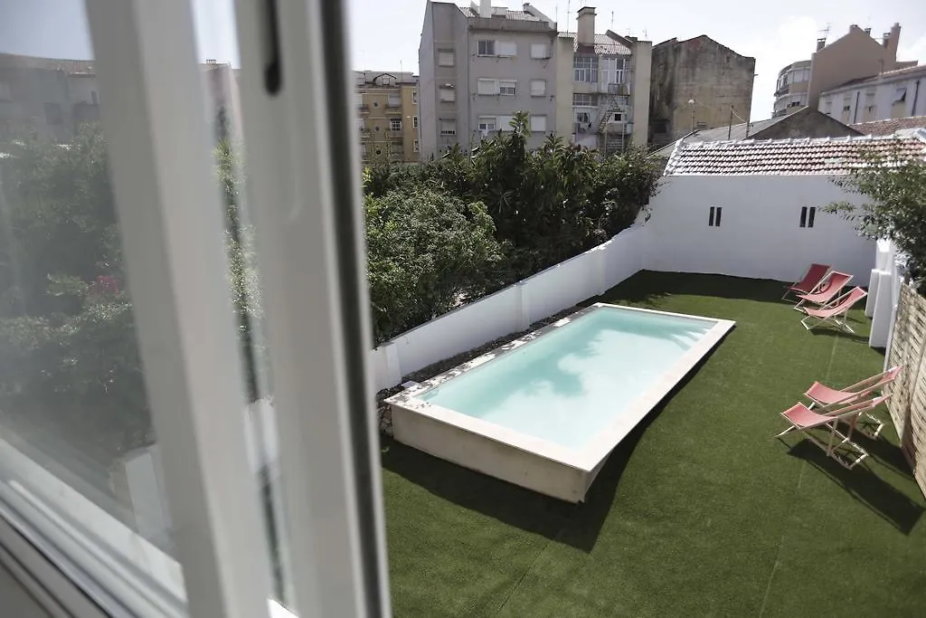Water And Sun Studio Apartment Lisbon