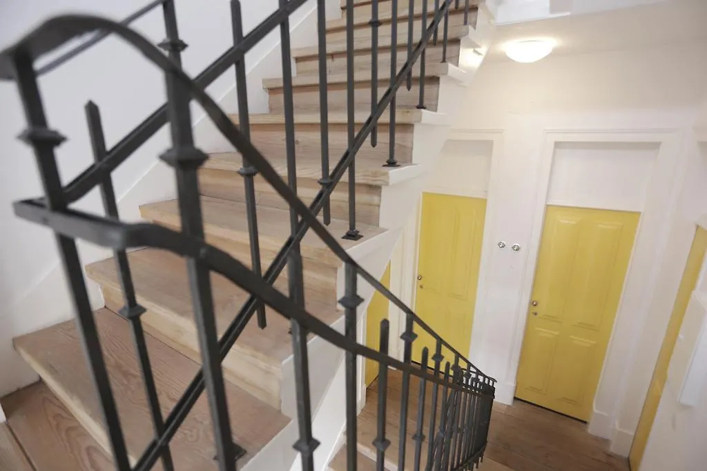 Water And Sun Studio Apartment Lisbon