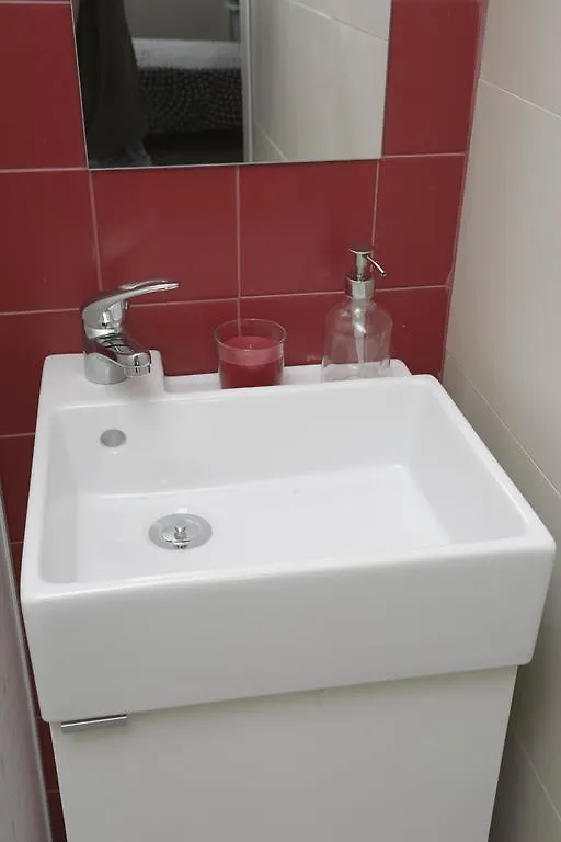 Water And Sun Studio Apartment Lisbon Portugal